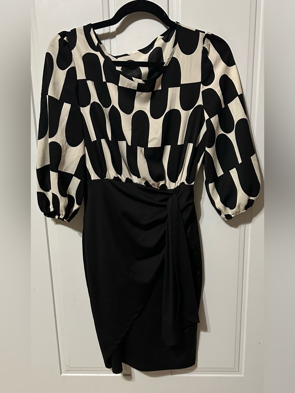 Black & White Patterned Sleeve Wrap-Detail Women’s Dress